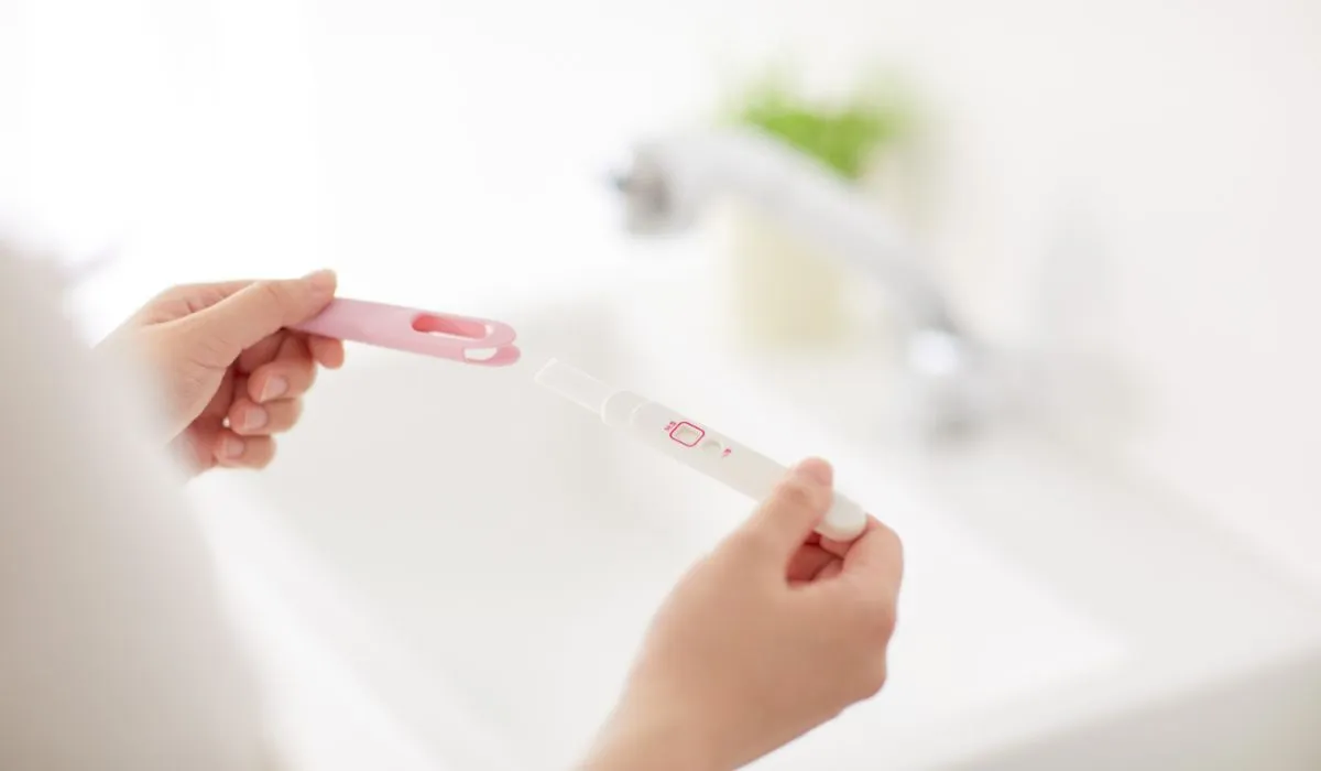 Good cereal for pregnancy with oatmeal, whole grains, fruit, and milk