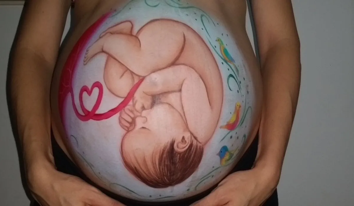 Signs baby is in distress in the third trimester, showing warning signs during pregnancy and fetal health concerns